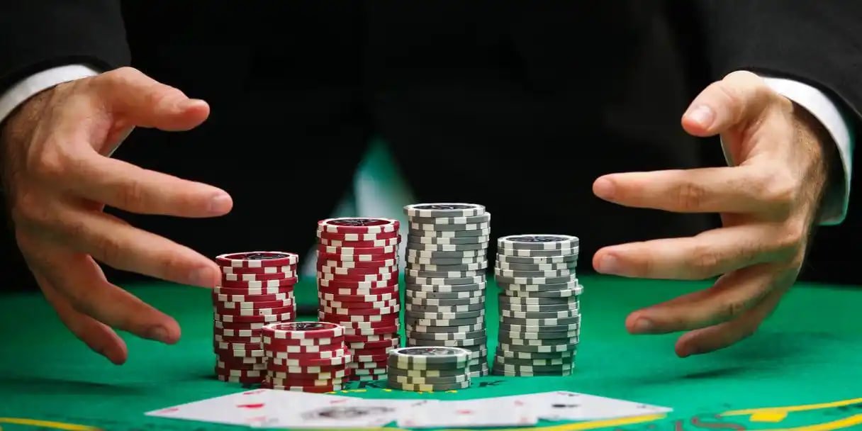 Choosing Between Live Casino and Self-Paced Games